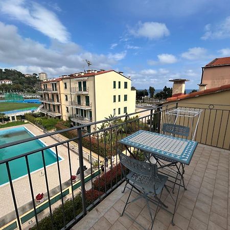 Appartamento Vista mare con Piscina Cala di Sole Imperia Esterno foto