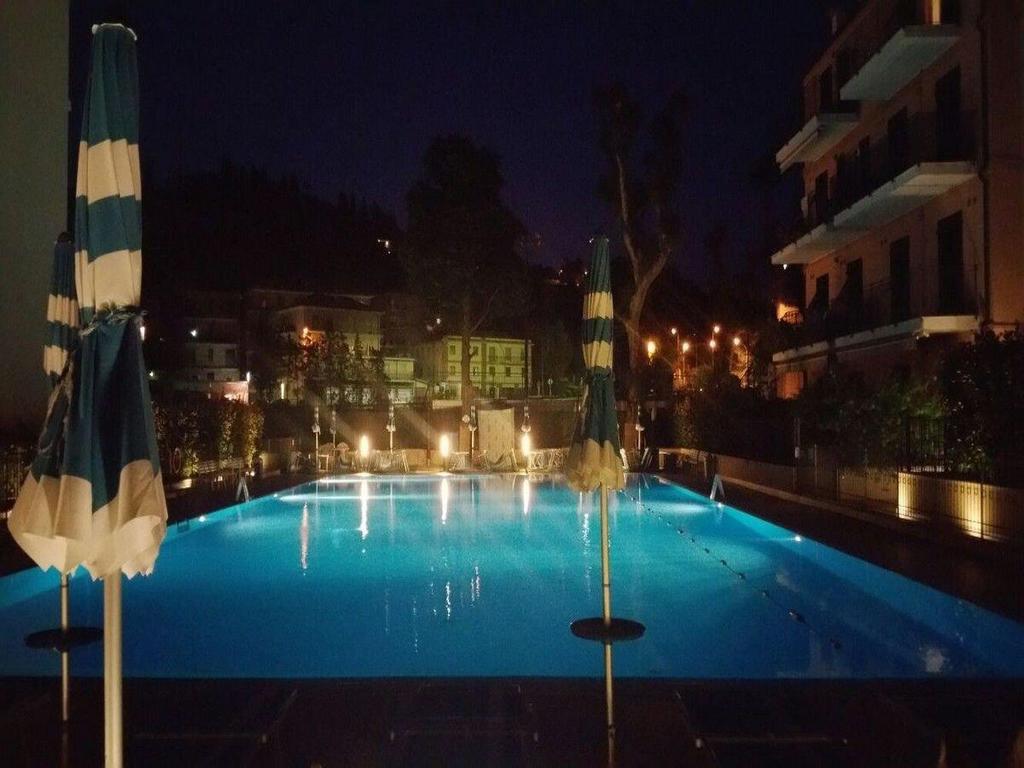 Appartamento Vista mare con Piscina Cala di Sole Imperia Esterno foto